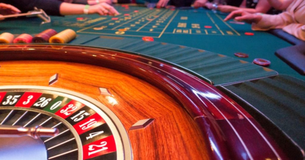 Slots vs Ruleta: ¿Qué juego es mejor para principiantes?