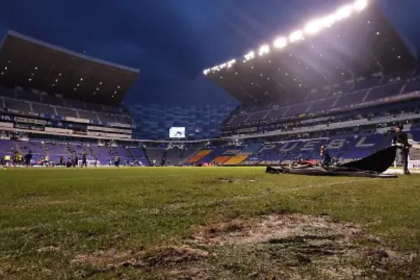 Partido Puebla Chivas suspendido por tormenta eléctrica en el Estadio Cuauhtémoc